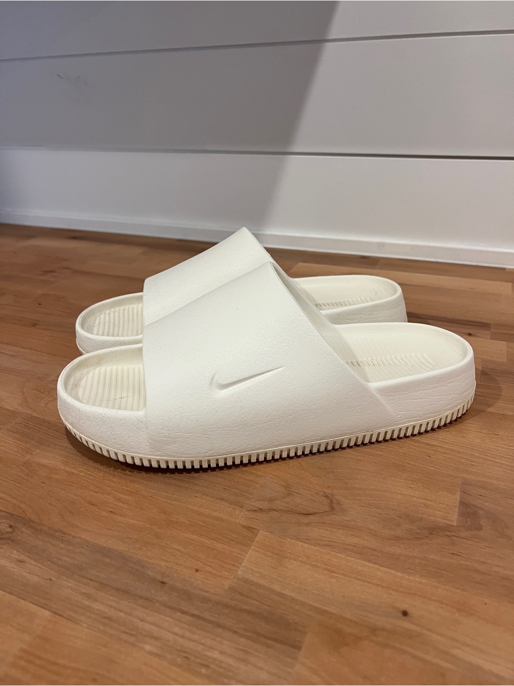 Nike Calm White Slide Sandals
W 8 M 7